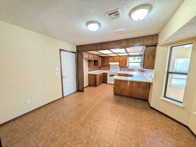 Building Photo - 1707 S 138th E Ave