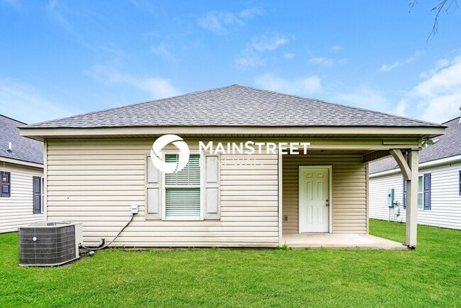 Building Photo - 3 Bedroom Pet-Friendly Home in CALERA, AL with Main Street Renewal