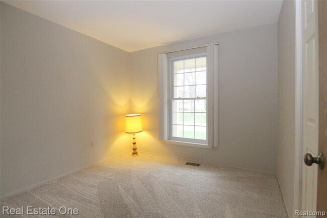 Building Photo - 2110 Hidden Meadows Dr