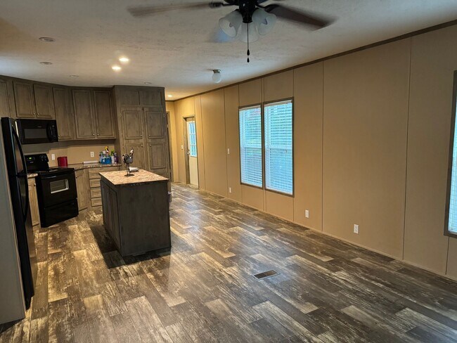 Building Photo - 125 Laurel Mountain MHP Dr