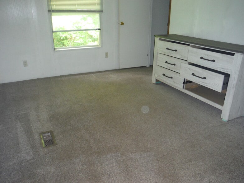 Building Photo - 127 John Lewis Dr