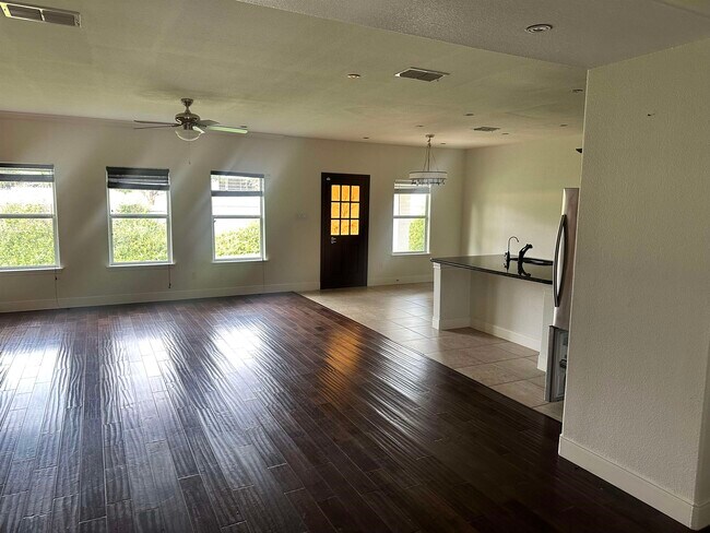 Building Photo - 2801 Braids Dr
