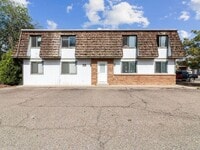 Building Photo - Spacious 2-Bedroom, 1-Bath Apartment in Cl...