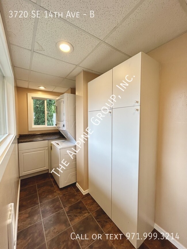 Building Photo - 2 Bedroom Unit in Brooklyn!