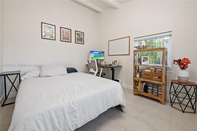 Building Photo - 4420 SW 14th St