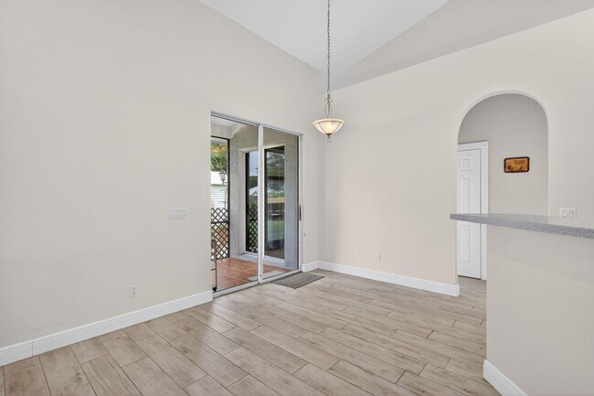 Building Photo - 1571 SW Hunnicut Ave