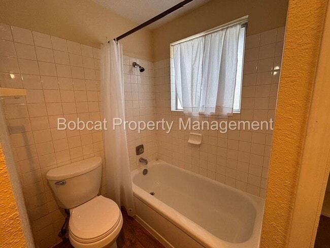 Building Photo - 1316 Green Dr