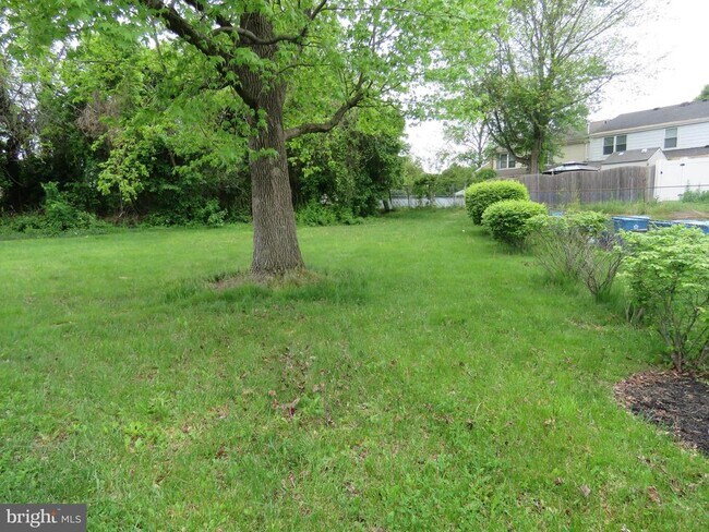 Building Photo - 6261 Patrick Henry Ct