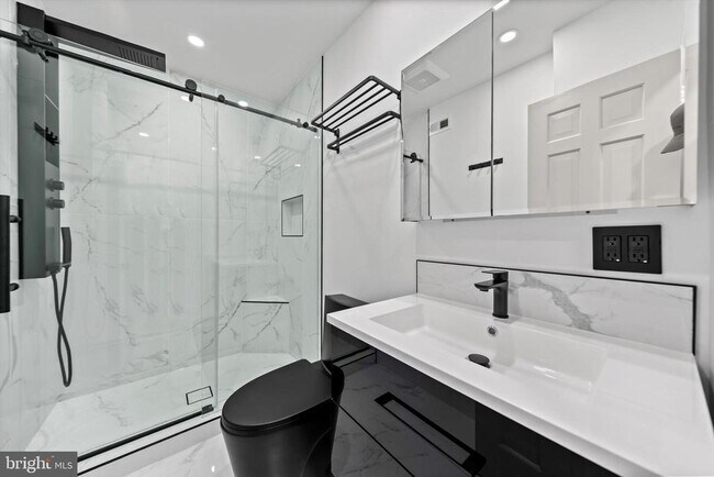 Building Photo - 1525 35th St NW