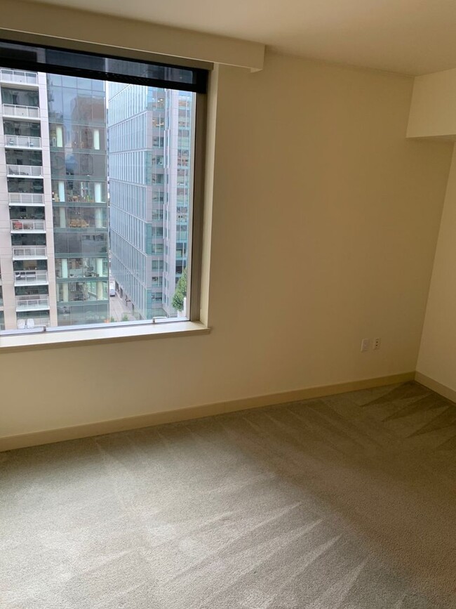 Building Photo - Bellevue Washington Square. One bed, One f...