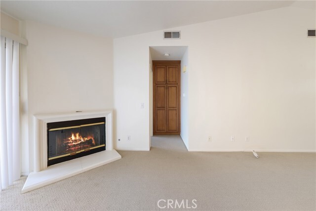 Building Photo - 14 Abrigo