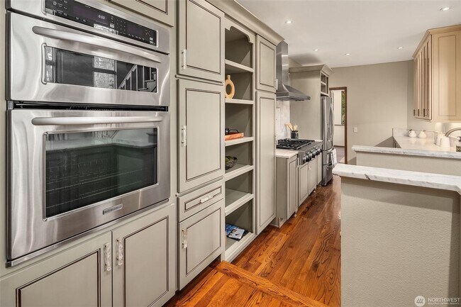 Building Photo - 3bd/2.25ba Edmonds House