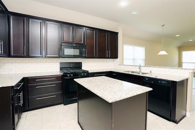 Building Photo - 708 Silver Moon Dr