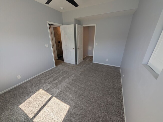 Building Photo - 5011 Clearwater Dr