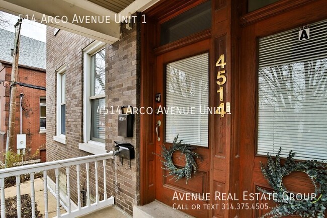 Building Photo - Charming 2-Bedroom Unit Near The Grove!