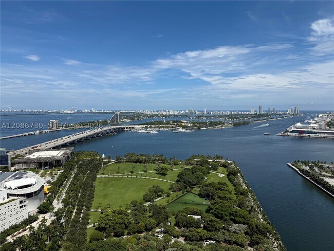 Building Photo - 900 Biscayne Blvd