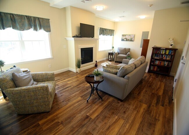 Building Photo - 2 Regency Village Way