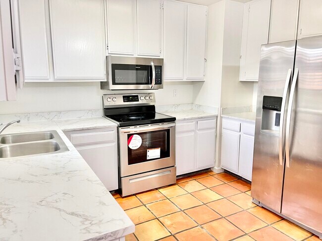 Building Photo - 53910 Avenida Herrera