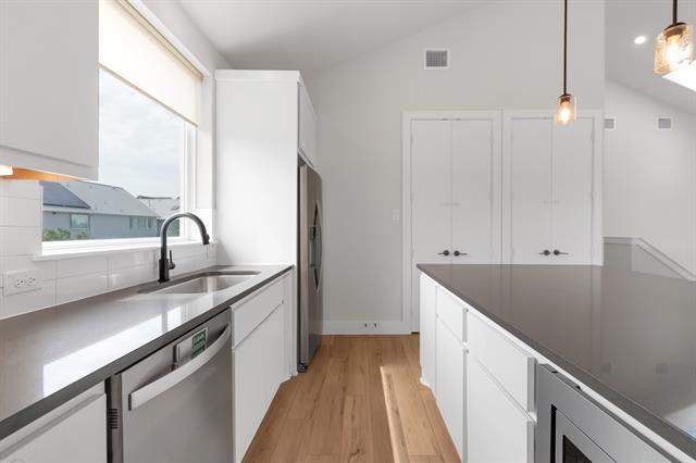 Building Photo - 1028 Bastion Ct