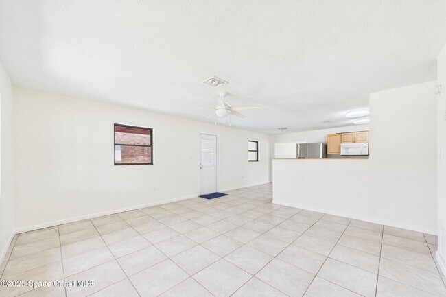 Building Photo - 4339 Plompton Dr