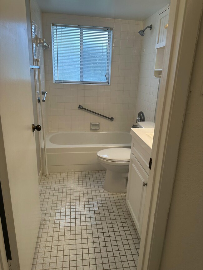 Building Photo - 3212 Strawflower Way
