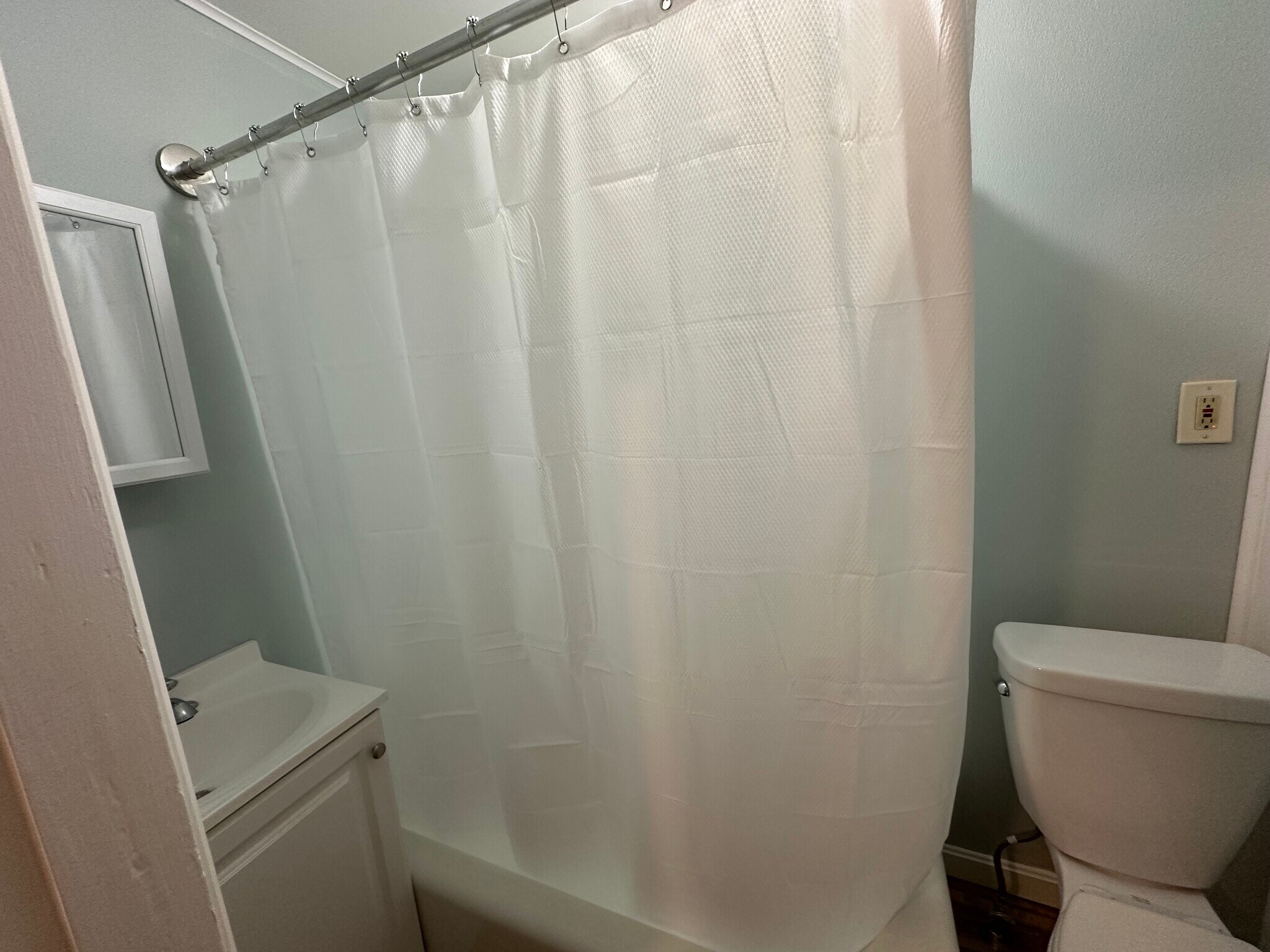 Building Photo - 11 Crescent Ave