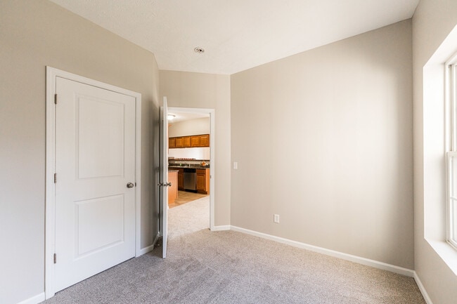 Building Photo - 639 Stonegate Dr