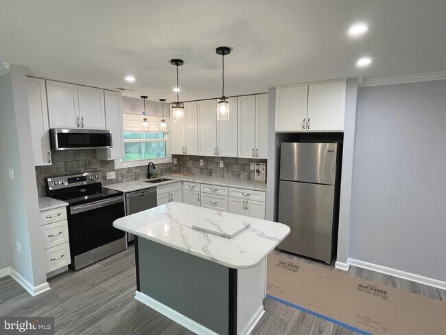 Building Photo - 1819 Sherman Dr