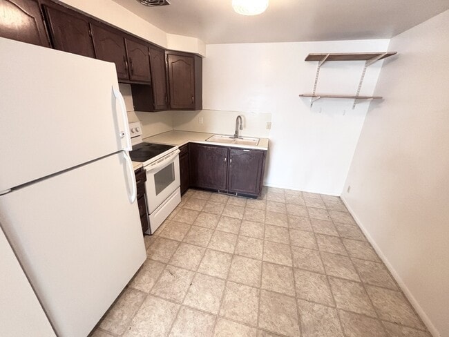 Building Photo - 258 N 400 W St