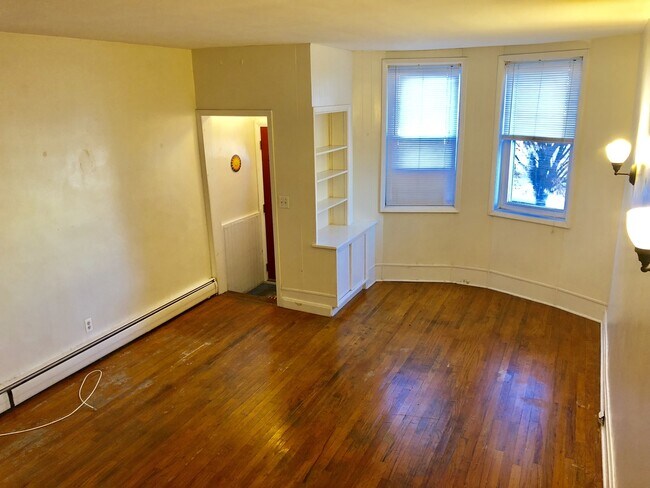 Building Photo - 3444 Chestnut Ave