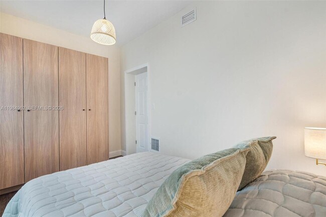 Building Photo - 920 SW 9th St