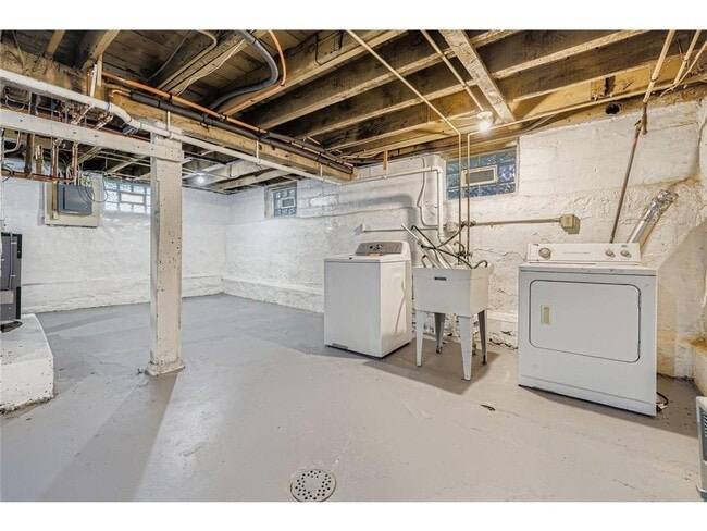 Building Photo - 2939 Russell Ave N