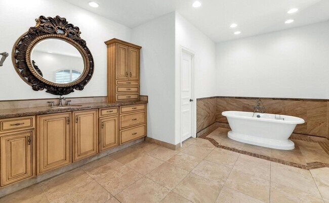 Building Photo - 7878 E Gainey Ranch Rd