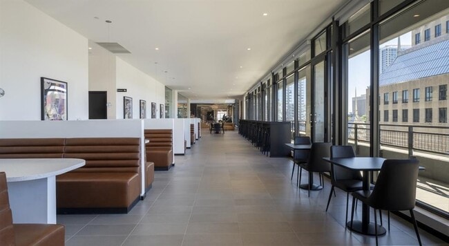 Building Photo - 434 N Orange Ave