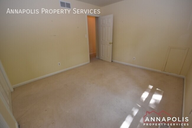 Building Photo - 1069 Carriage Hill Pkwy