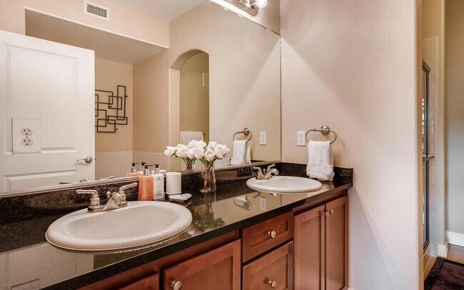 Building Photo - 9021 E Dry Creek Rd