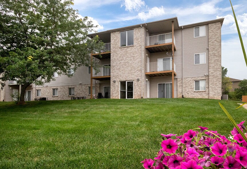 Woodbury Heights Apartments 4333 Fieldcrest Dr Sioux City IA 51103
