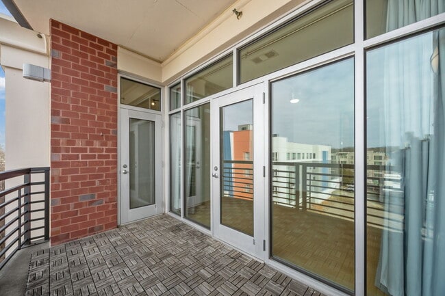 Building Photo - 618 N Boylan Ave