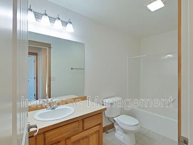 Building Photo - 5471 Glenellen Dr