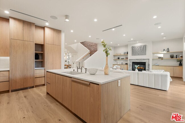 Building Photo - 11748 La Maida St