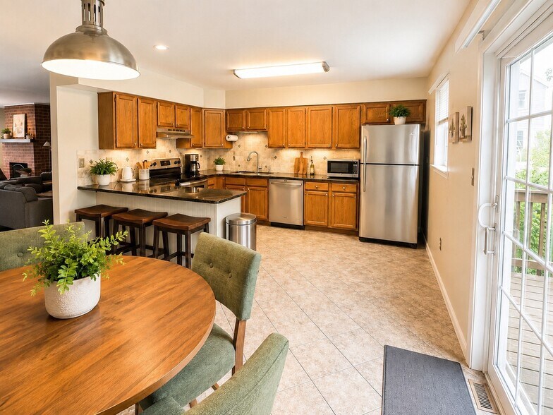Building Photo - 618 Coates Ln