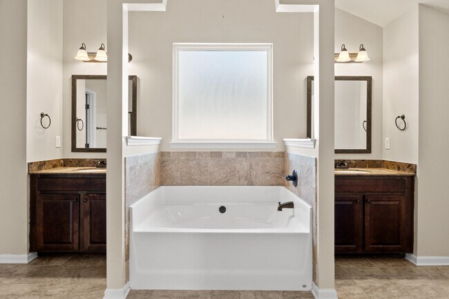 Building Photo - 4444 Grove Landing Dr