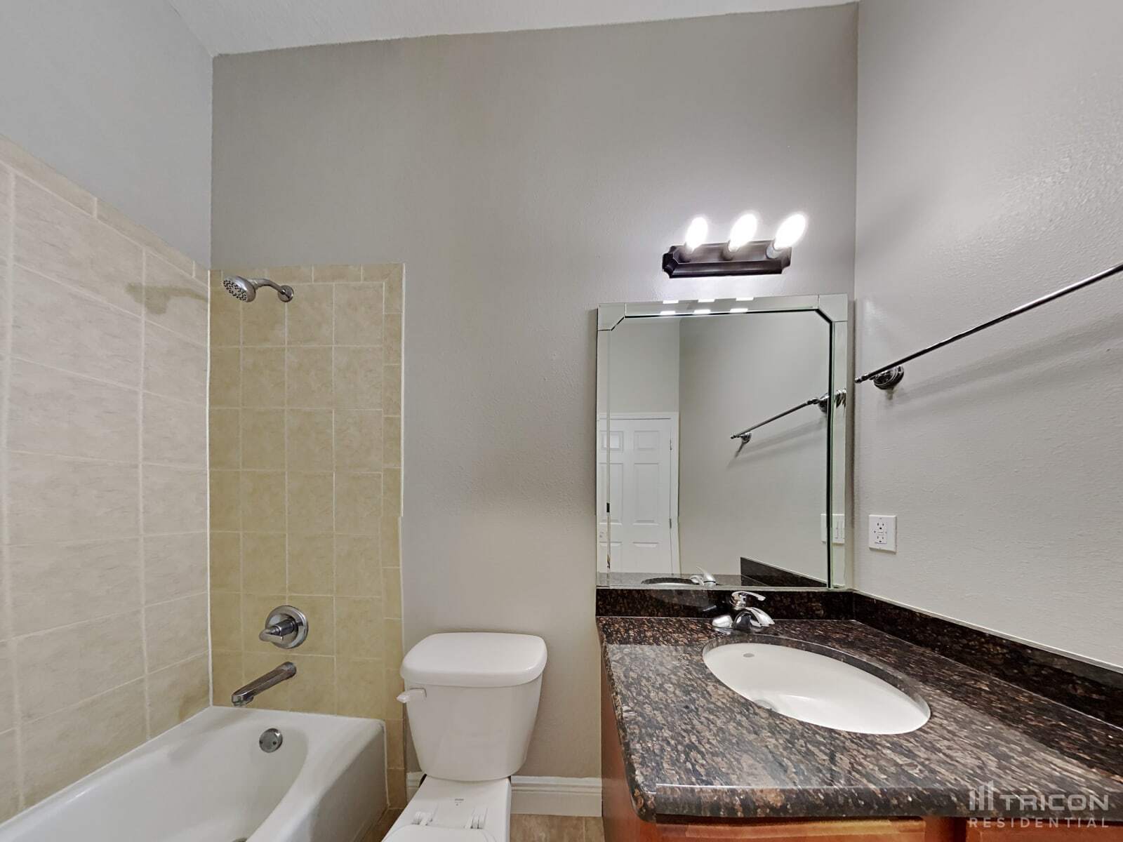 Building Photo - 4534 Highland Creek Dr