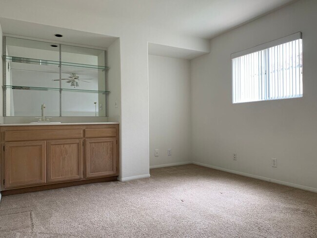 Building Photo - Camarillo Springs Rental now Available