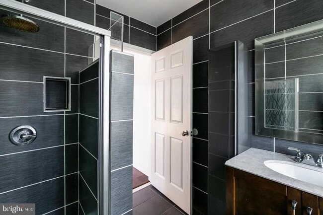 Building Photo - 1801 N Mascher St