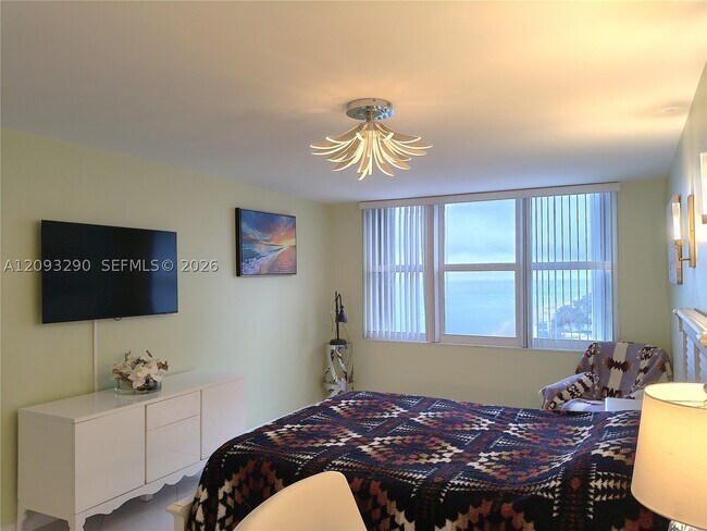 Building Photo - 2751 S Ocean Dr