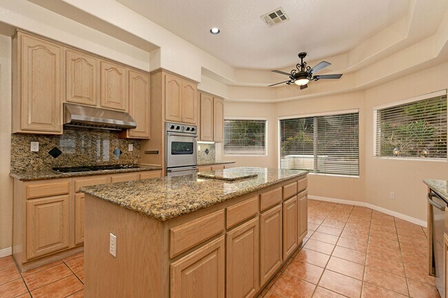 Building Photo - Large Beautiful Home in the Missions