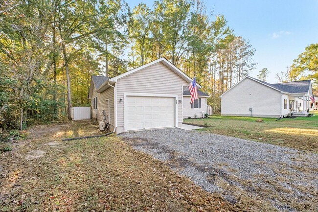 Building Photo - Modern Coastal Retreat | 3BR/2BA Home Buil...