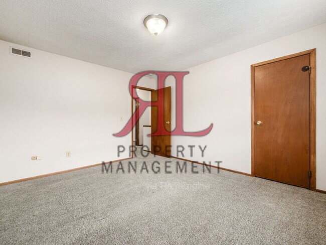 Building Photo - 5524 Kenneylane Blvd