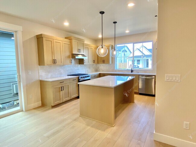 Building Photo - Brand NEW Pahlisch 3 BR - 2BA Home in Southeast Bend